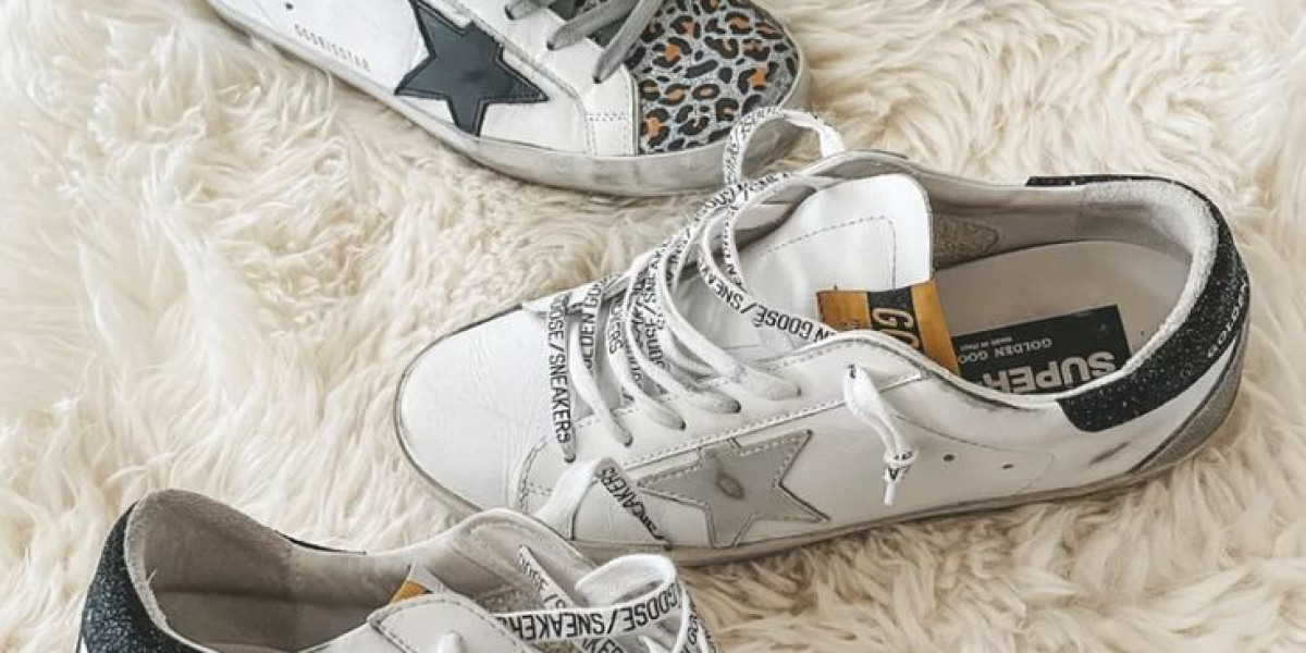 upper features Golden Goose Shoes Sale a silver glitter star and a faded-effect
